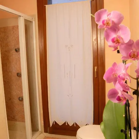 Les Suites Πανσιόν *