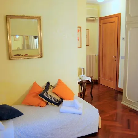 Les Suites Πανσιόν *